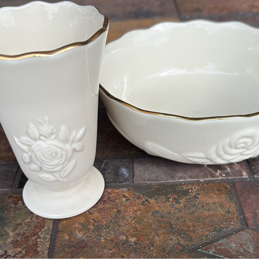 Elegant White Ceramic Vase and Bowl Set with Gold Trim rose relief